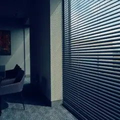 Modne kolory ziemi w aranżacji okna. Jak wybrać najlepsze rozwiązanie?