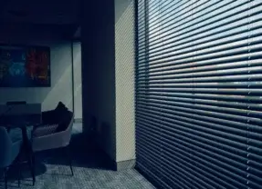 Modne kolory ziemi w aranżacji okna. Jak wybrać najlepsze rozwiązanie?